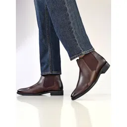 The Roadster Lifestyle Co Men Round-Toe Block-Heeled Chelsea Boots