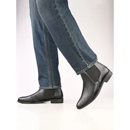 The Roadster Lifestyle Co Men Round-Toe Block-Heeled Chelsea Boots