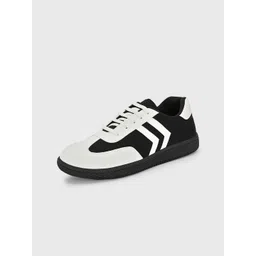 The Roadster Lifestyle Co Women Lightweight Colourblocked Lace-Ups Sneakers