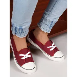 Roadster Women Canvas Lace-Up Sneakers