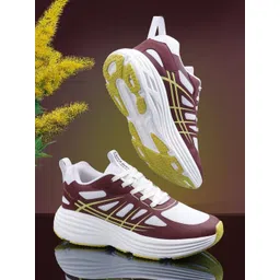 bacca bucci RUNWAY Women Maroon Running Shoes