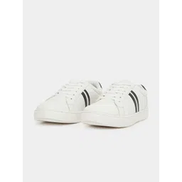 Styli Men Striped Round Neck Lace Ups Sneakers