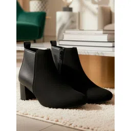 The Roadster Lifestyle Co Women Printed Block-Heeled Chelsea Boots With Buckle Detail