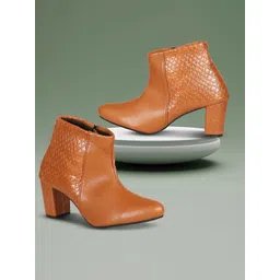 Commander Shoes Women Textured High Heel Zip Boots