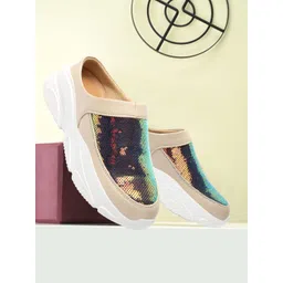 RealToes Women Slip-On Sneakers