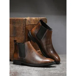 The Roadster Lifestyle Co Men Textured Chelsea Boots