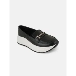 The Roadster Lifestyle Co Women Round Toe Casual Sneakers