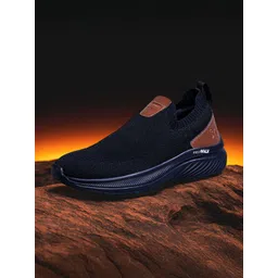 NEEMANS Men Textured Regular Slip-On Sneakers