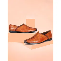 OCIO Men Textured Slip-On Lightweight Sneakers