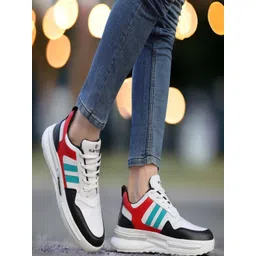 PLAYTOES Men Non-Marking Colourblocked Sneakers