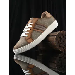 Overdrive Men Textured Lightweight Sneakers