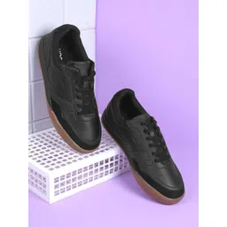 Mochi Men Sneakers