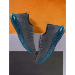 SPRENGE Men Textured Lightweight Slip-On Sneakers