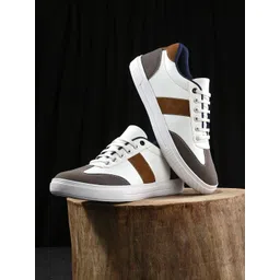 Mast & Harbour Men White & Grey colourblocked Lightweight sneakers