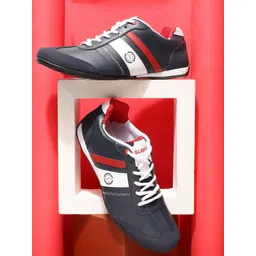 Liberty Men Round Toe Lightweight Sneakers