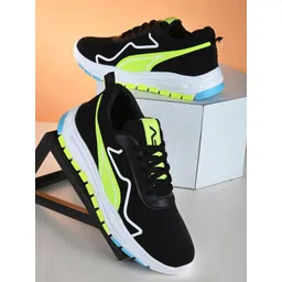 Fashion Victim Men Colourblocked Lightweight Sneakers