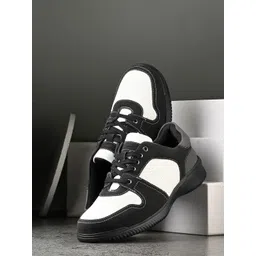 CLOG LONDON Men Colourblocked Sneakers