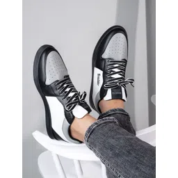 The Roadster Lifestyle Co Men Lightweight Colourblocked Casual Sneakers