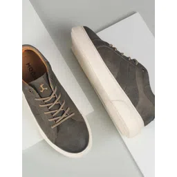 Mochi Men Leather Lace-Ups Sneakers