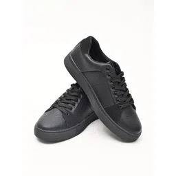 Snitch Men Textured Sneakers