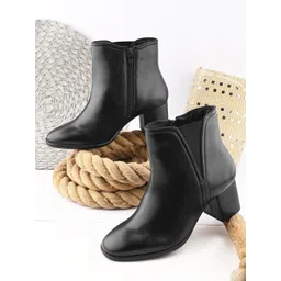 The Roadster Lifestyle Co. Women Heeled Zipper Boots
