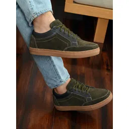 knoos Men Suede Sneakers