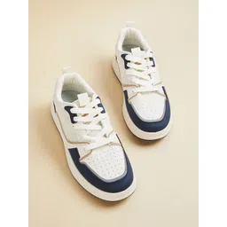 max Men Lace-Ups Round Toe Sneakers