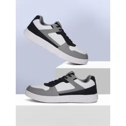 Bata Men Colourblocked Round Toe Sneakers