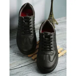 The Roadster Lifestyle Co Men Solid Round Toe Lightweight Sneakers