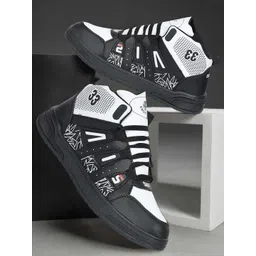 K Footlance Men Printed Sneakers