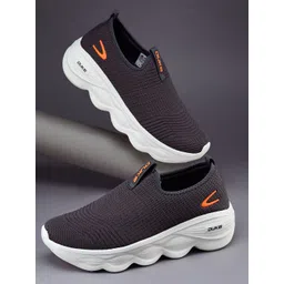 Duke Men Walking Shoes