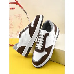 The Roadster Lifestyle Co Men Colourblocked Lightweight Lace Up Casual Sneakers