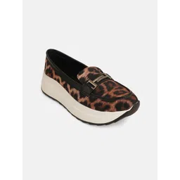 The Roadster Lifestyle Co Women Leopard Printed Sneakers