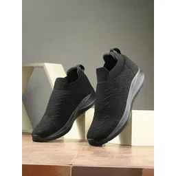 -070 04 Walking Shoes For Men
