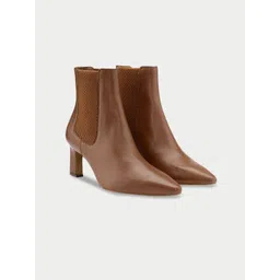 Oroh Women Block Heeled Chelsea Boots