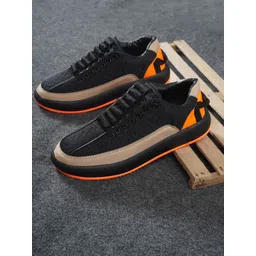 FOGGY Men Colourblocked Sneakers