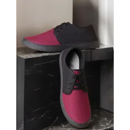 Spotwalk Men Colourblocked Sneakers