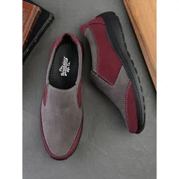 The Roadster Lifestyle Co. Men Round Toe Colourblocked Antibacterial Sneakers