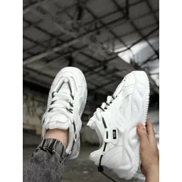 FreeMo Men White Casual Shoes