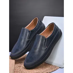 San Frissco Men Lightweight Slip-On Sneakers