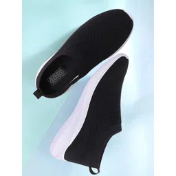 SPRENGE Men Woven Design Slip-On Sneakers