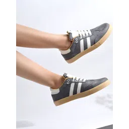 Shoetopia Women Colourblocked Sneakers