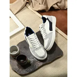 Overdrive Men Colourblocked Leather Sneakers