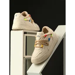 knoos Men Woven Design Sneakers