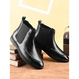 Roadster Men Black Solid Chelsea Boots