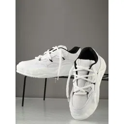 Vellinto Men Textured Sneakers