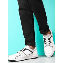 Roadster Men Lace-Ups Sneakers