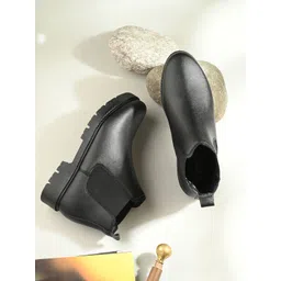 The Roadster Lifestyle Co Women Round Toe  Chealsea Boots