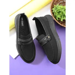San Frissco Men extured Round Toe Lightweight Slip-On Sneakers