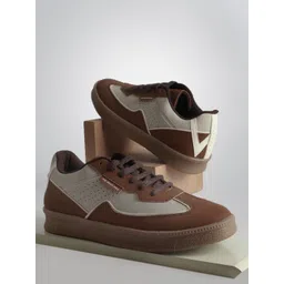 THE WHITE POLE Men Colourblocked Round Toe Lightweight Memory Foam Sneakers